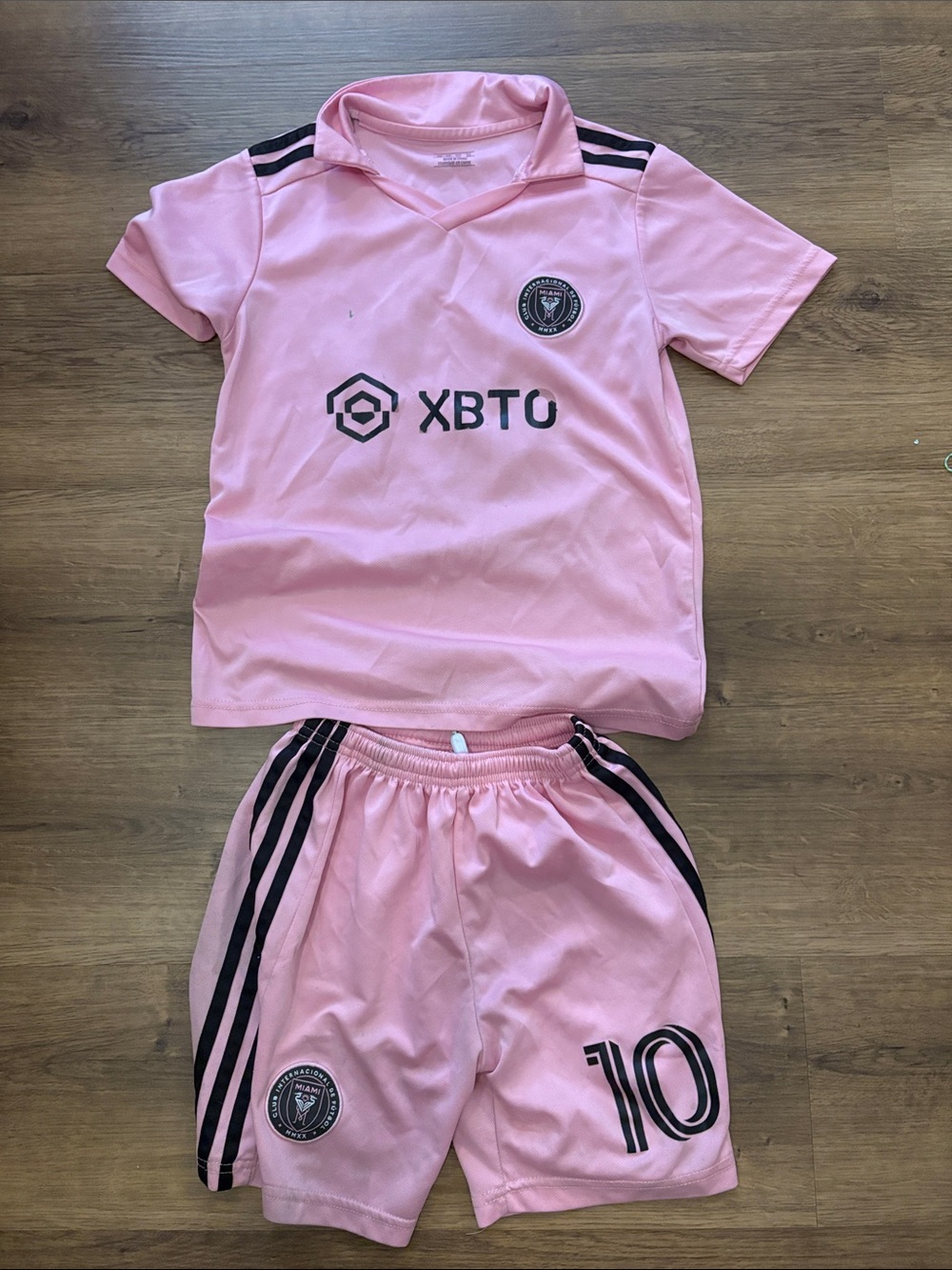 Kids Messi Pink Soccer Jersey & Shorts Set - Graphic